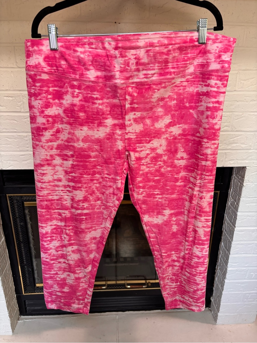 Time and Tru Pink Tie-Dye Capri Leggings